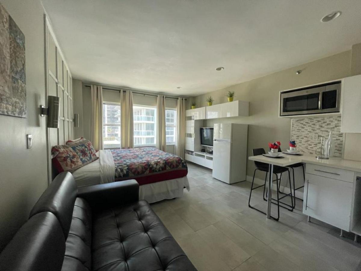 מיאמי ביץ' Beachfront Studios Casablanca Rentals מראה חיצוני תמונה