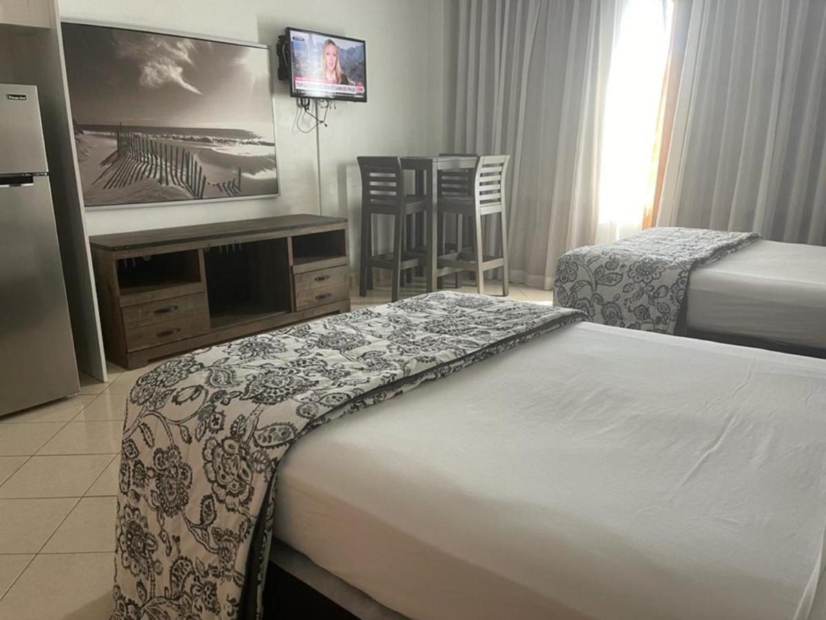 מיאמי ביץ' Beachfront Studios Casablanca Rentals מראה חיצוני תמונה