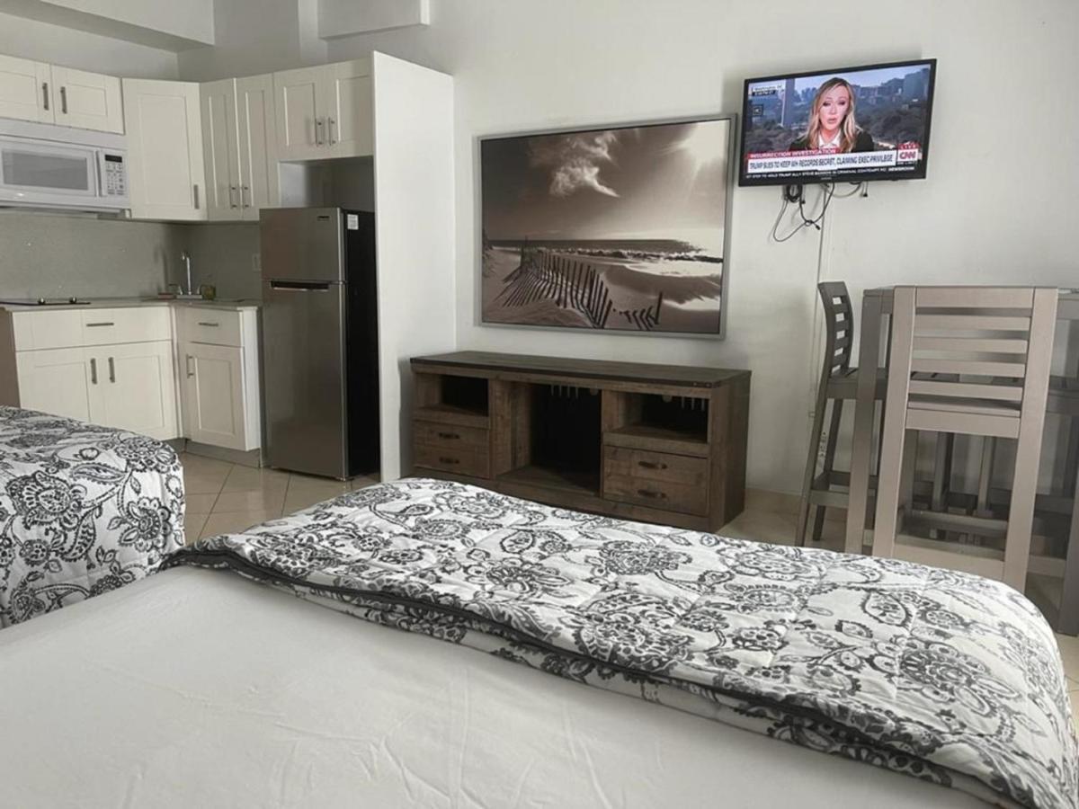 מיאמי ביץ' Beachfront Studios Casablanca Rentals מראה חיצוני תמונה