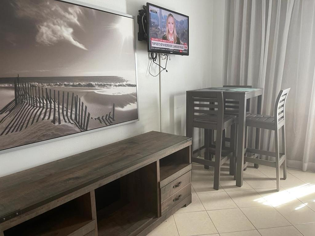 מיאמי ביץ' Beachfront Studios Casablanca Rentals מראה חיצוני תמונה