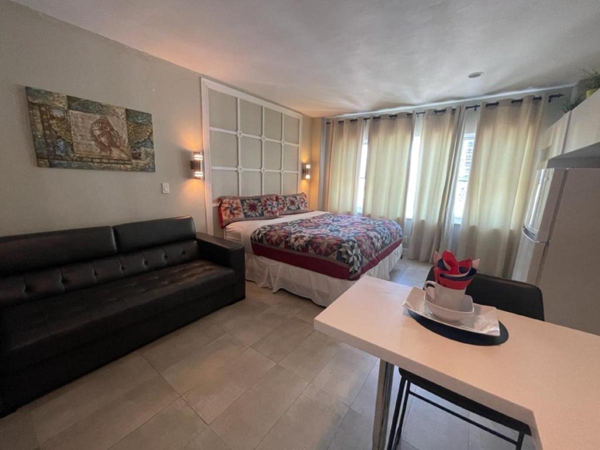מיאמי ביץ' Beachfront Studios Casablanca Rentals מראה חיצוני תמונה