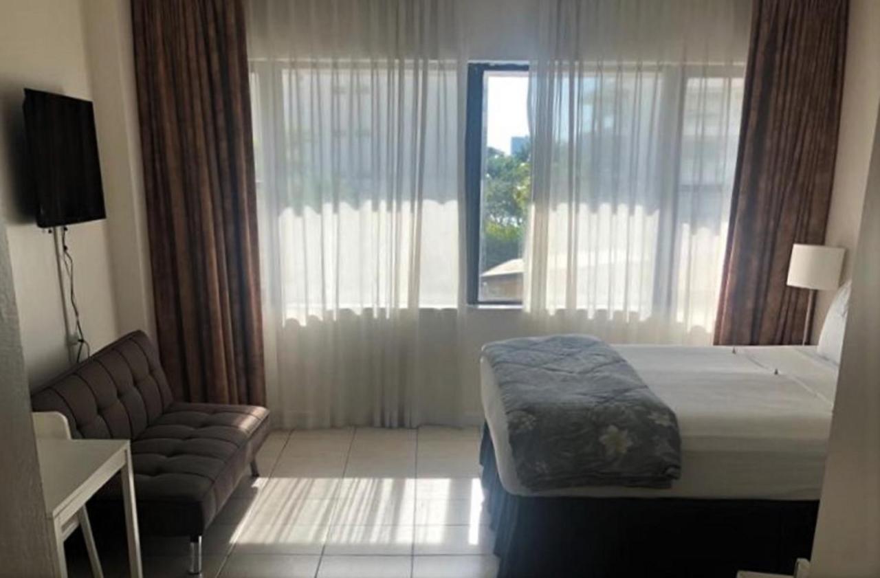 מיאמי ביץ' Beachfront Studios Casablanca Rentals מראה חיצוני תמונה